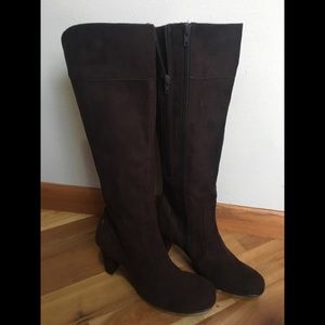 NWOT “Log role” A2 by Aerosoles brown suede boot